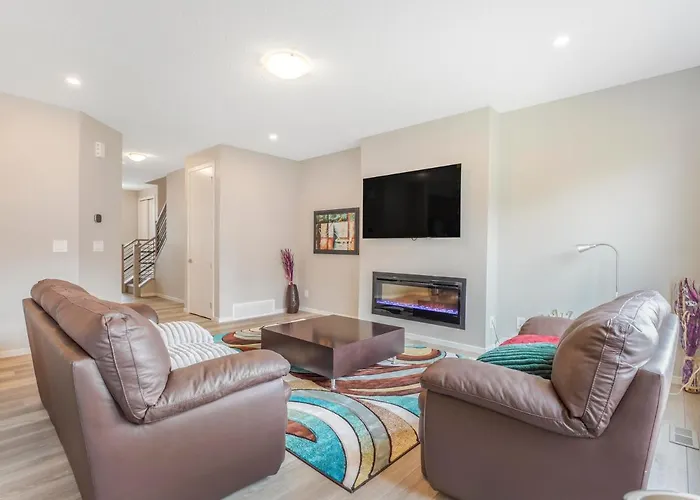 A Cozy 3 Bedroom New House With 2 Living Rooms