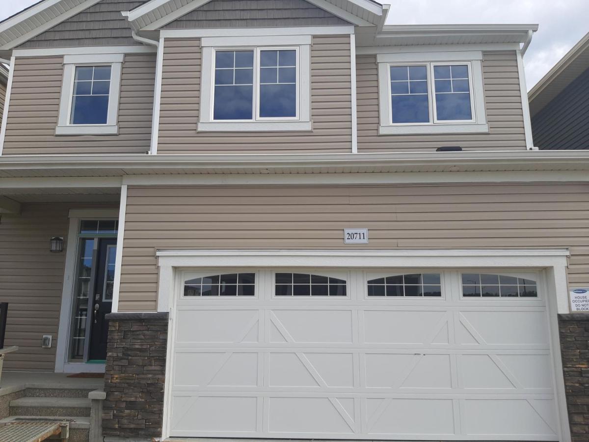 A Cozy 3 Bedroom New House With 2 Living Apartment