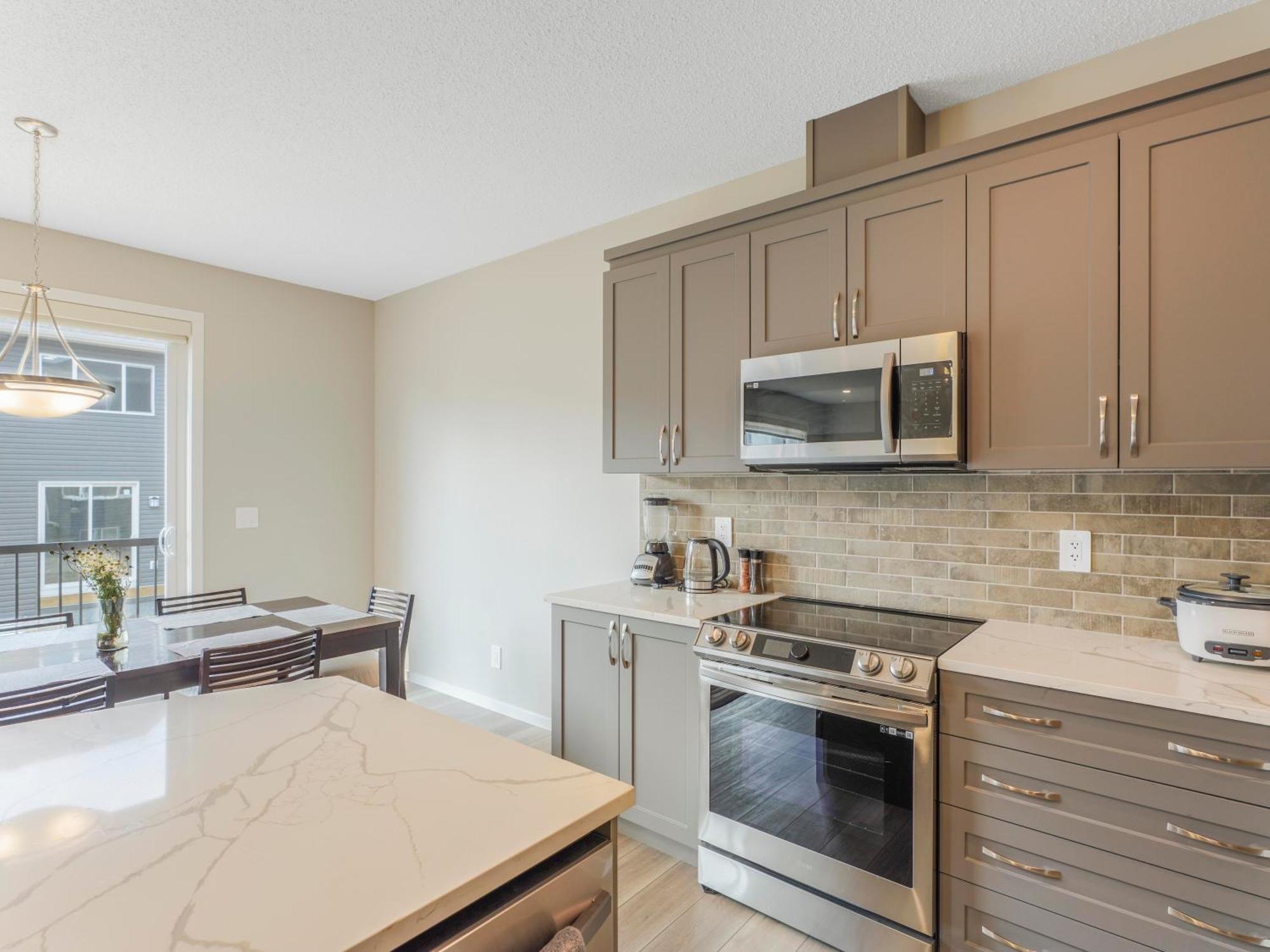 A Cozy 3 Bedroom New House With 2 Living Apartment *